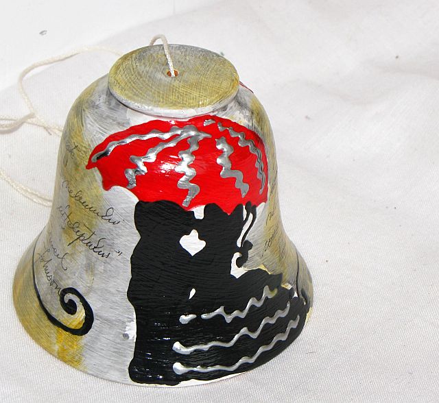 ceramica clopotel de atarnat- 015 - Apasa pe imagine pentru inchidere